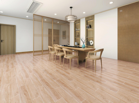 La porcellana di legno ISO9001 piastrella la striscia cachi per la decorazione 0.95cm delle piastrelle di ceramica della parete del pavimento dell'appartamento della camera da letto 15*90cm