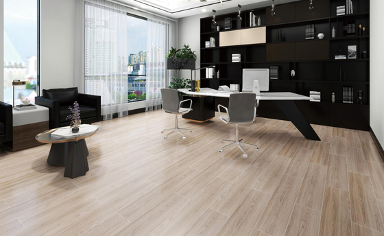 La parete interna della scuola dell'ufficio pavimenta la resistenza beige ceramica del graffio della striscia 20x100cm delle mattonelle di legno della porcellana