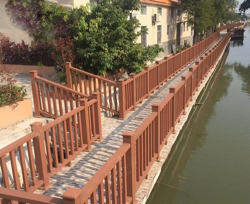 Bordo interno composito Tan Protective Railing For Riverside di Panel Wood Plastic del recinto a prova di fuoco di WPC 200x120cm