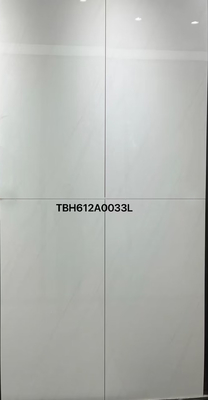 Resistenza all'usura Piastrelle in ceramica Carrara lucide e vetrate Bianco lucido per bagno