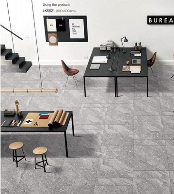 600x600mm resistente all'usura Piastrelle per pareti esterne e piastrelle di porcellana grigio chiaro per centri commerciali e case