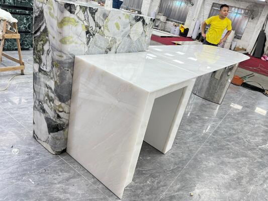 Lastra di marmo lucido in pietra di lusso bianca ecologica ignifuga resistente all'usura elegante e durevole, antiscivolo, decorativa e a prova di umidità, per bancone da isola da sala da pranzo e hotel