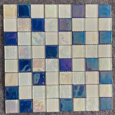 Accensione delle tessere decorative iridescenti che placcano vetro variopinto 8mm